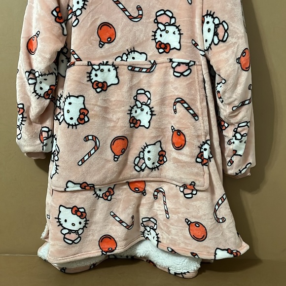 Hello Kitty Pullover Hoodie Robe - Picture 4 of 6